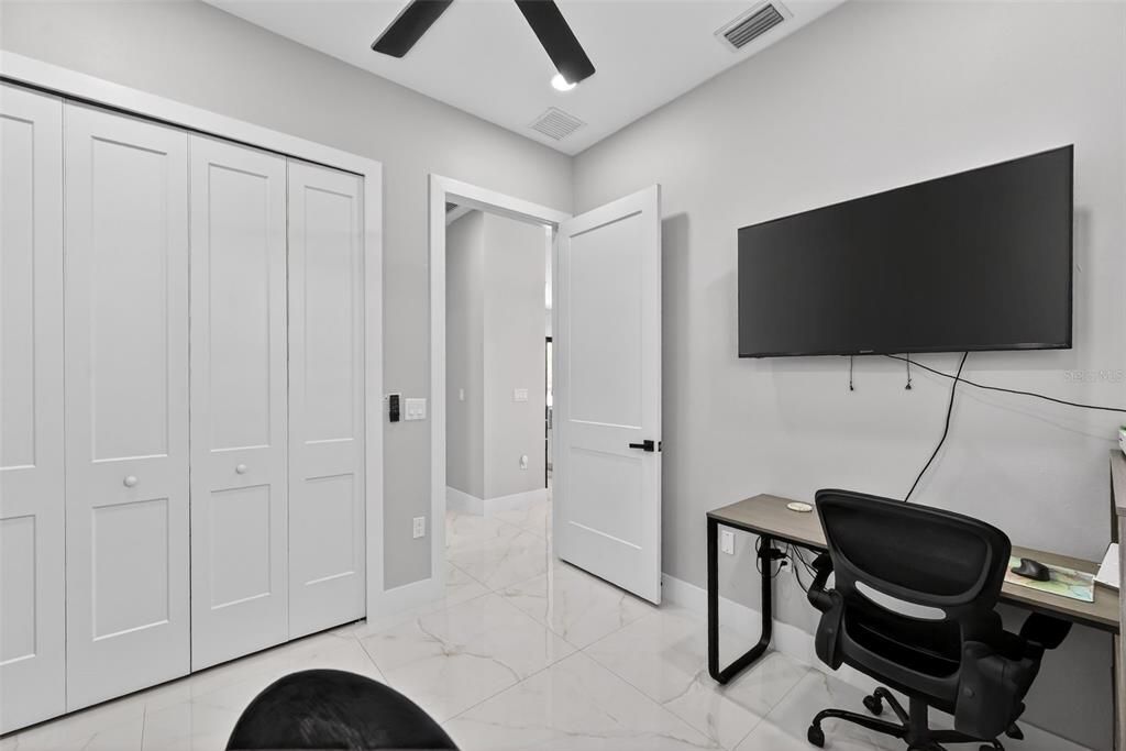 For Sale: $450,000 (3 beds, 3 baths, 1579 Square Feet)