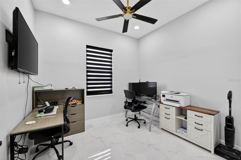 For Sale: $450,000 (3 beds, 3 baths, 1579 Square Feet)