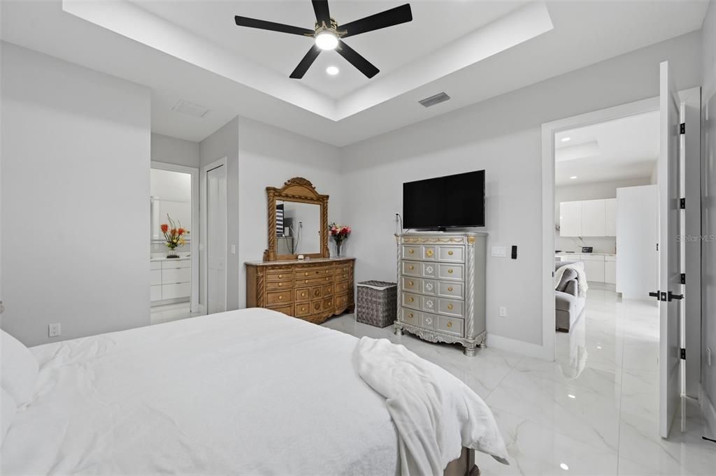 For Sale: $450,000 (3 beds, 3 baths, 1579 Square Feet)