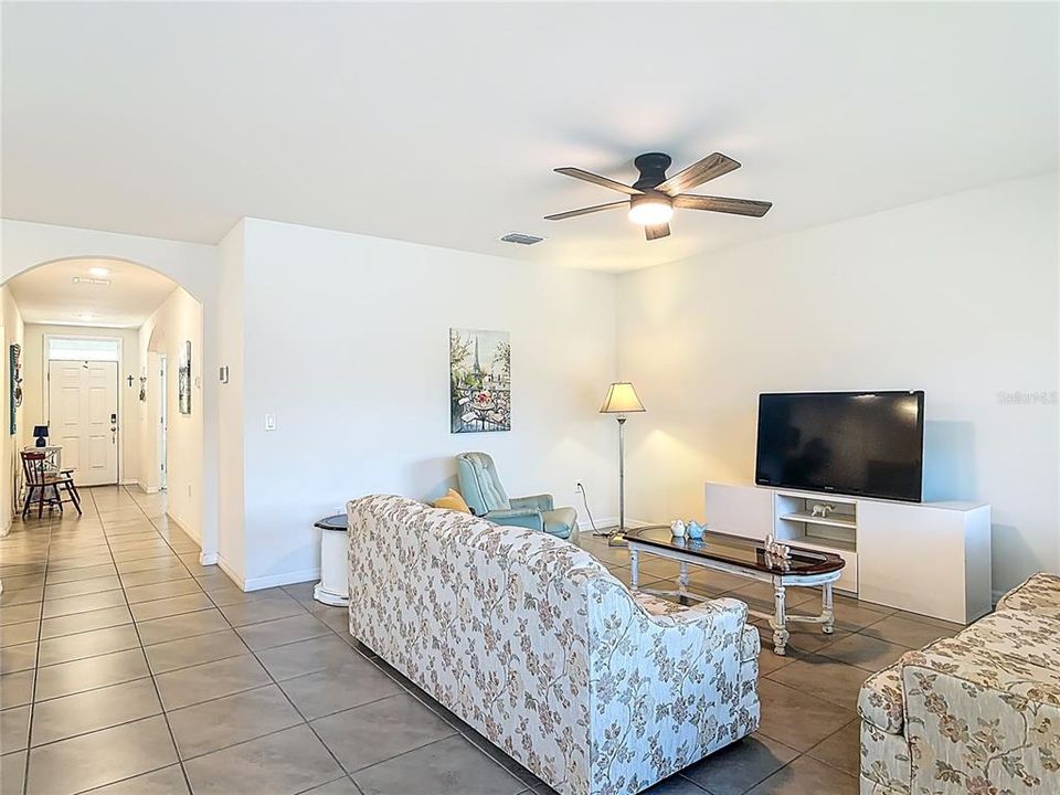 For Sale: $345,000 (3 beds, 2 baths, 1725 Square Feet)