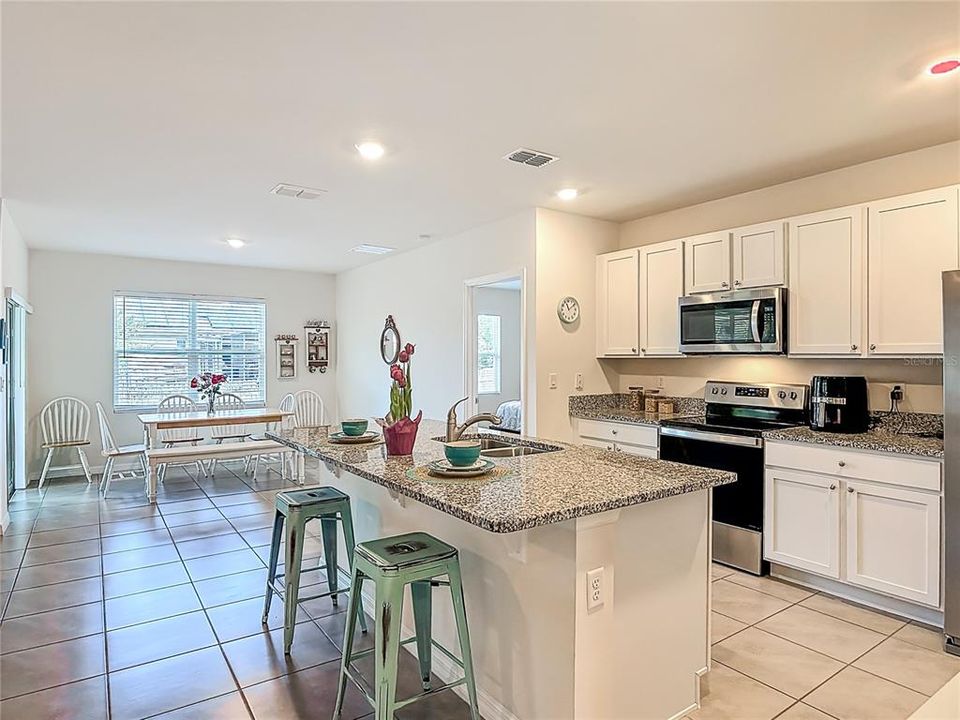 For Sale: $345,000 (3 beds, 2 baths, 1725 Square Feet)