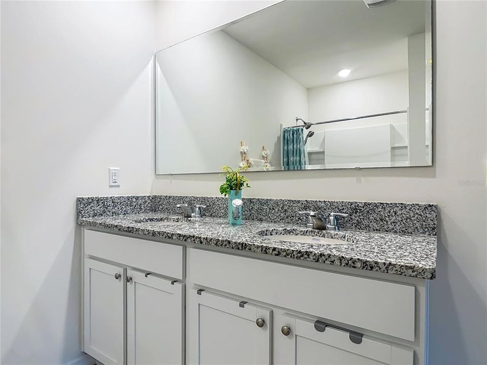 For Sale: $345,000 (3 beds, 2 baths, 1725 Square Feet)