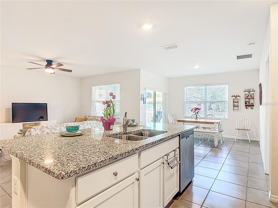 For Sale: $345,000 (3 beds, 2 baths, 1725 Square Feet)