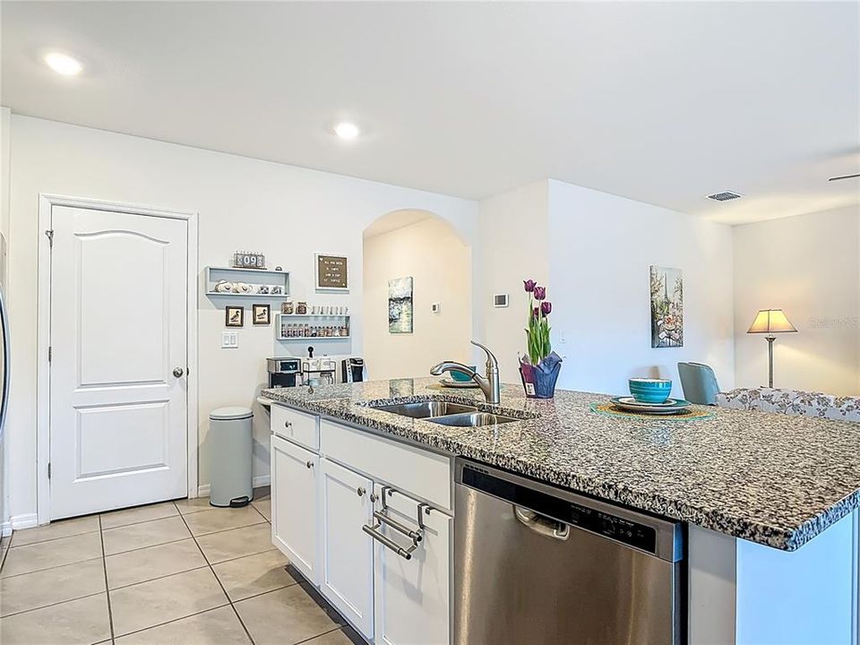 For Sale: $345,000 (3 beds, 2 baths, 1725 Square Feet)