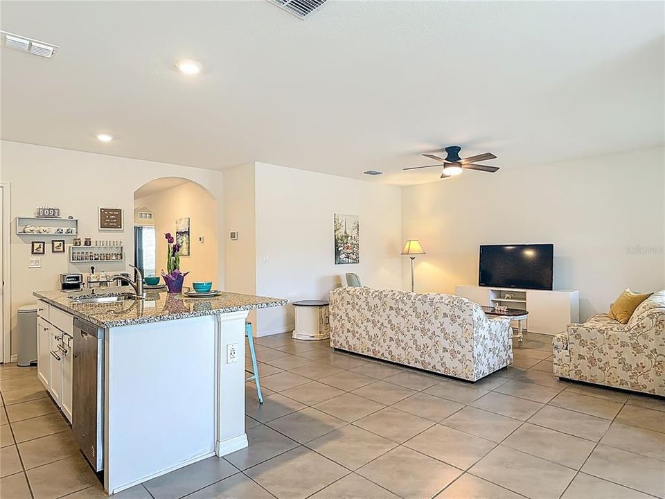 For Sale: $345,000 (3 beds, 2 baths, 1725 Square Feet)