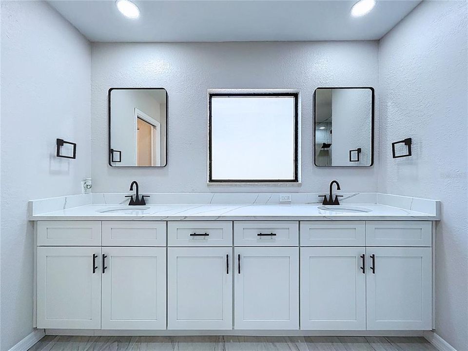 For Sale: $724,900 (5 beds, 3 baths, 4223 Square Feet)