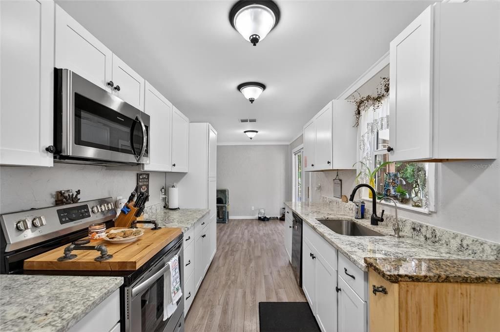 Active With Contract: $675,000 (3 beds, 2 baths, 1152 Square Feet)