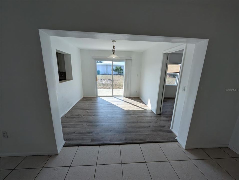 出租: $1,600 (2 贝兹, 1 浴室, 1125 平方英尺)