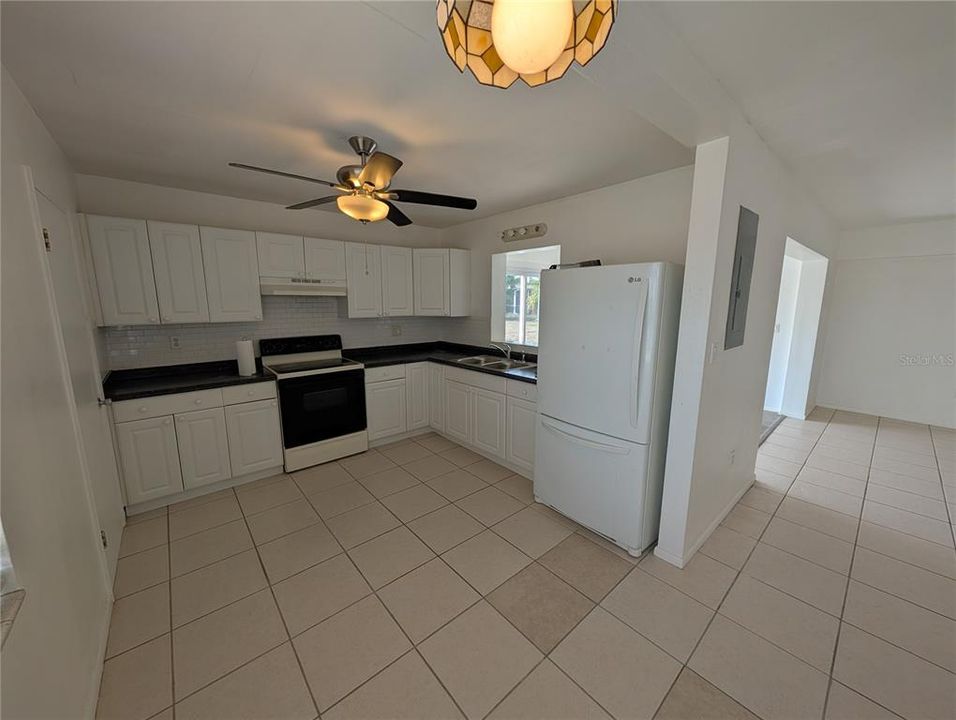 出租: $1,600 (2 贝兹, 1 浴室, 1125 平方英尺)