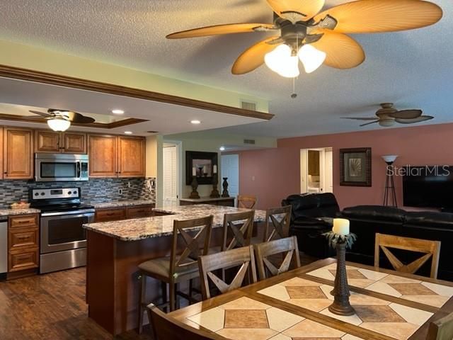 В аренду: $2,000 (2 спален, 2 ванн, 1516 Квадратных фут)