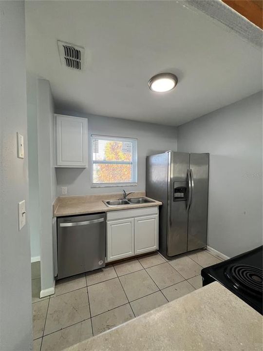 出租: $1,399 (2 贝兹, 2 浴室, 938 平方英尺)