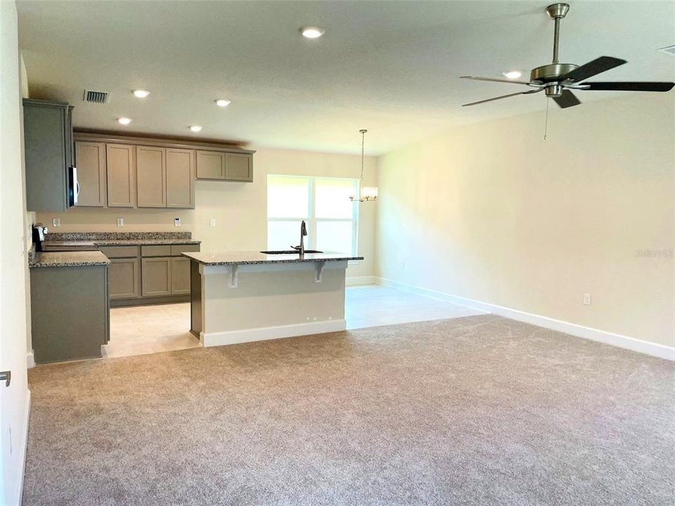 Под контрактом: $369,900 (3 спален, 2 ванн, 1515 Квадратных фут)