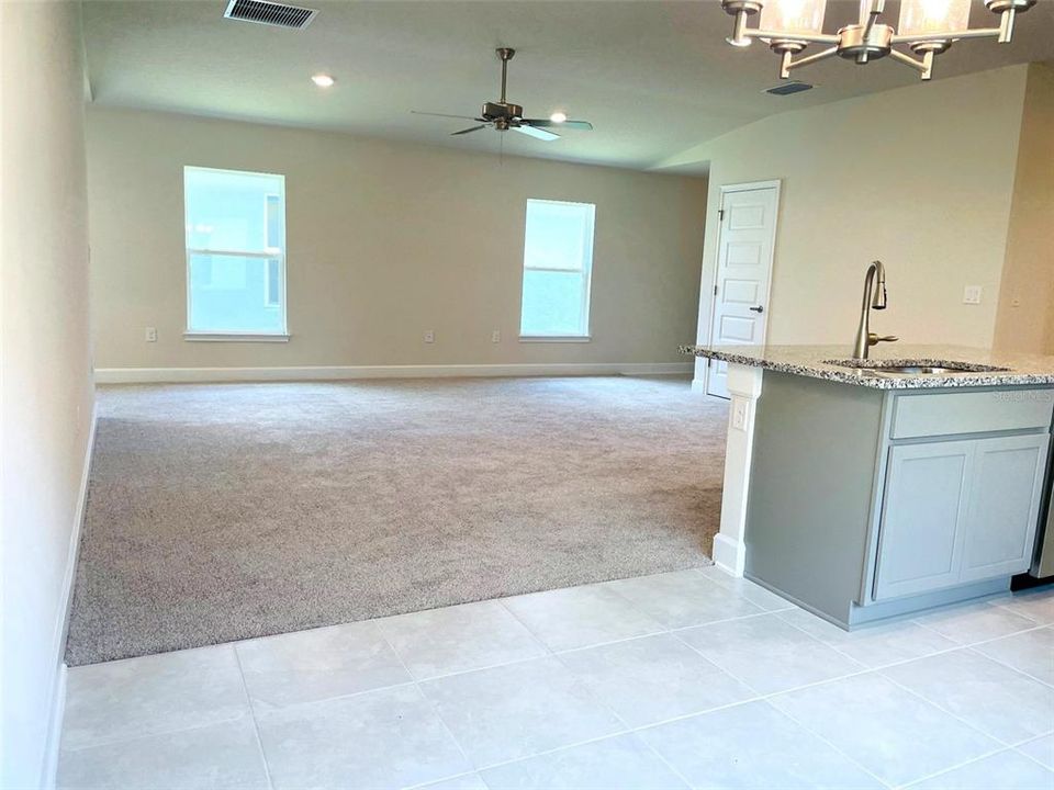 Под контрактом: $369,900 (3 спален, 2 ванн, 1515 Квадратных фут)