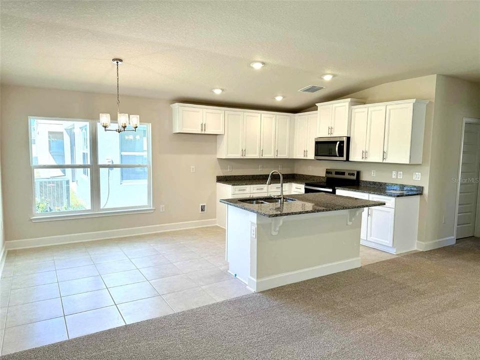 Под контрактом: $369,900 (3 спален, 2 ванн, 1515 Квадратных фут)