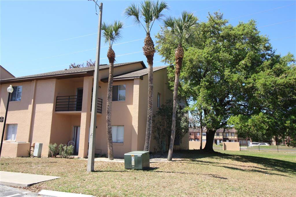 На продажу: $132,900 (2 спален, 2 ванн, 1073 Квадратных фут)