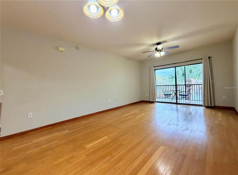 Activo con contrato: $1,700 (1 camas, 1 baños, 830 Pies cuadrados)