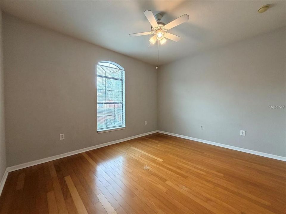 Activo con contrato: $1,700 (1 camas, 1 baños, 830 Pies cuadrados)