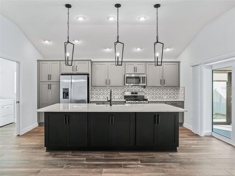 На продажу: $529,900 (3 спален, 3 ванн, 1901 Квадратных фут)