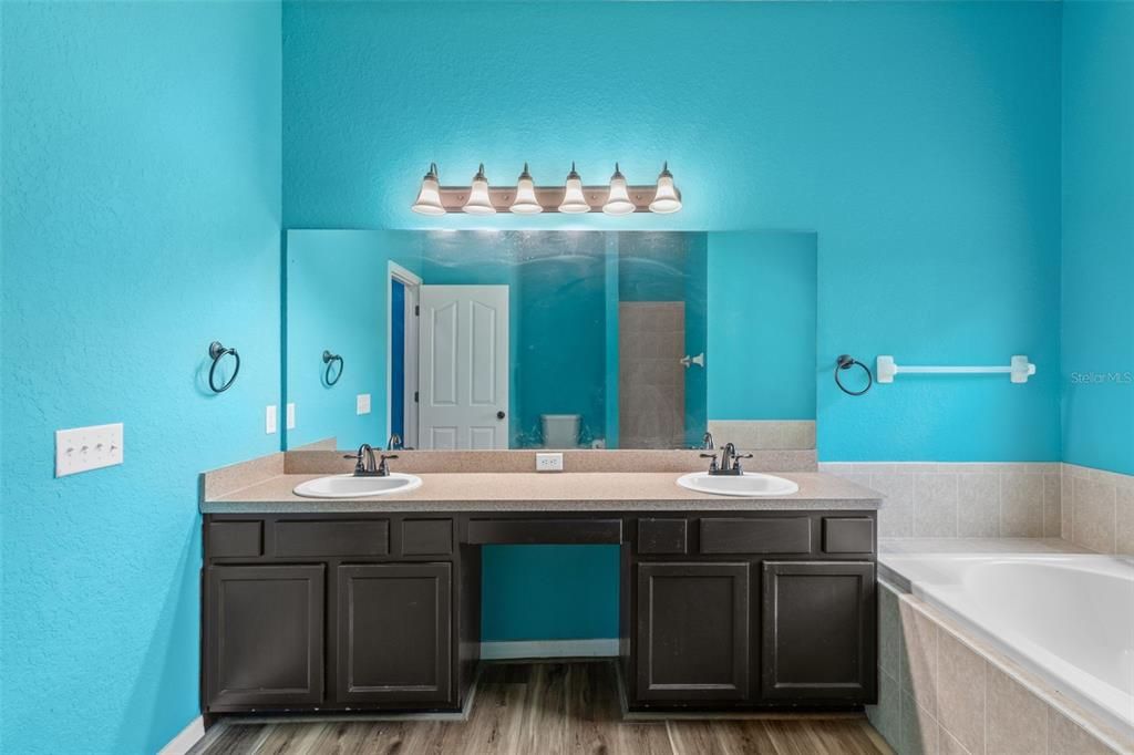Active With Contract: $449,700 (3 beds, 2 baths, 2157 Square Feet)