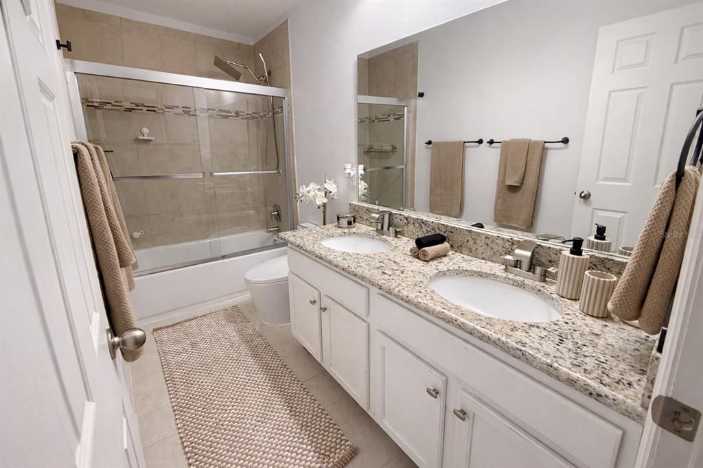 Activo con contrato: $915,000 (4 camas, 3 baños, 2988 Pies cuadrados)