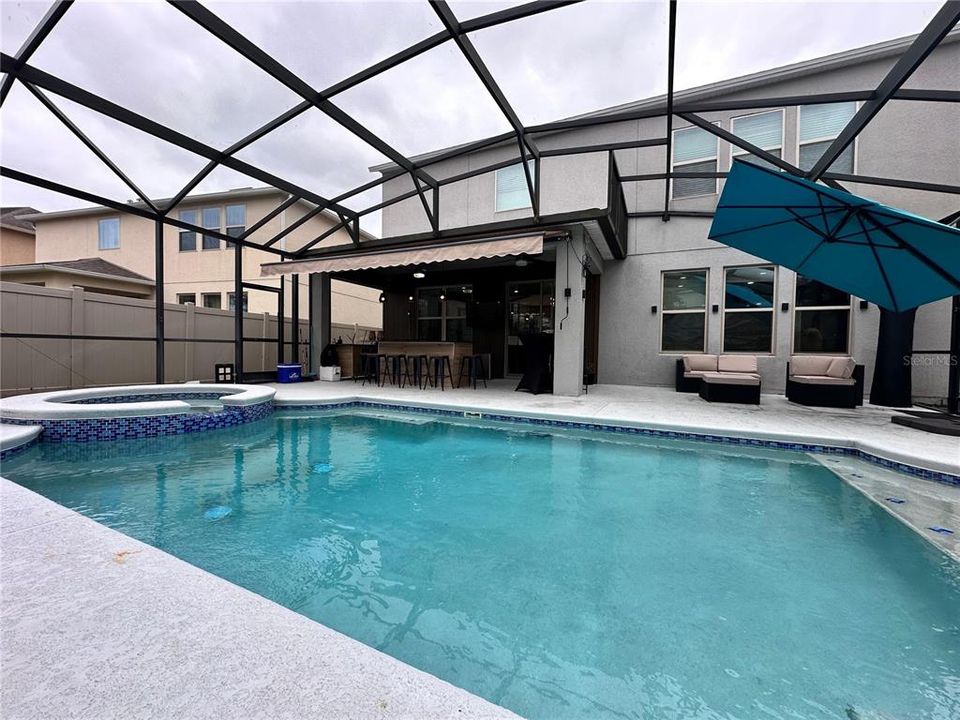 Activo con contrato: $915,000 (4 camas, 3 baños, 2988 Pies cuadrados)
