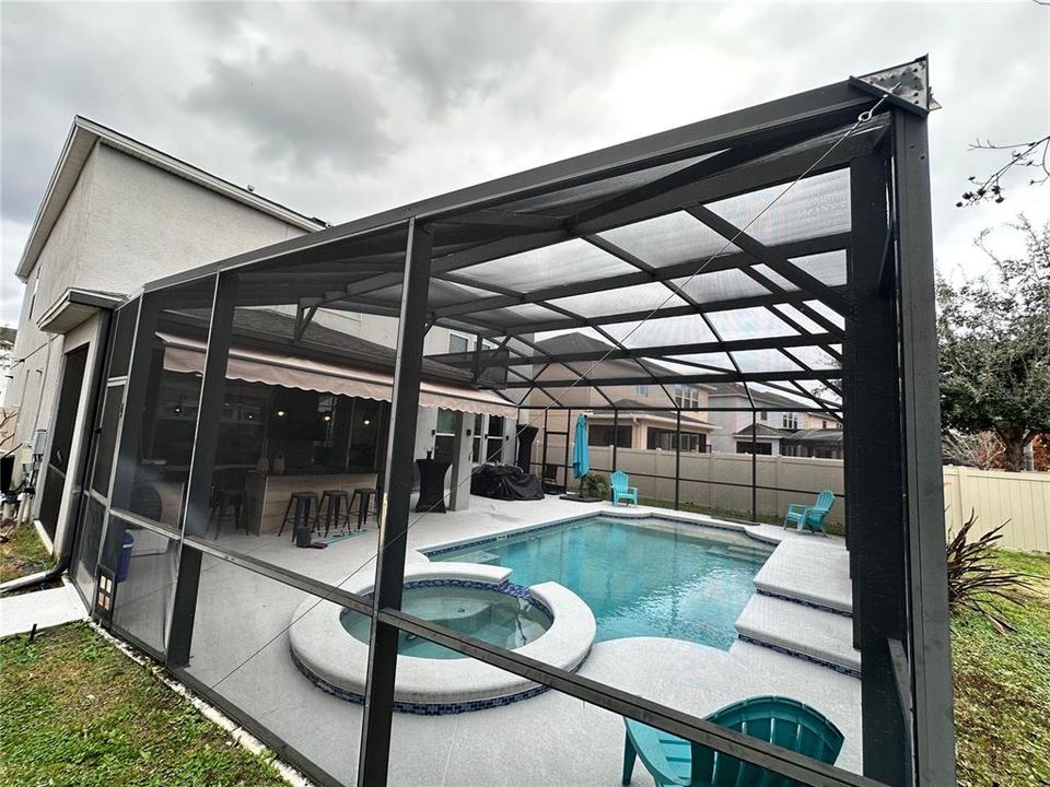 Activo con contrato: $915,000 (4 camas, 3 baños, 2988 Pies cuadrados)