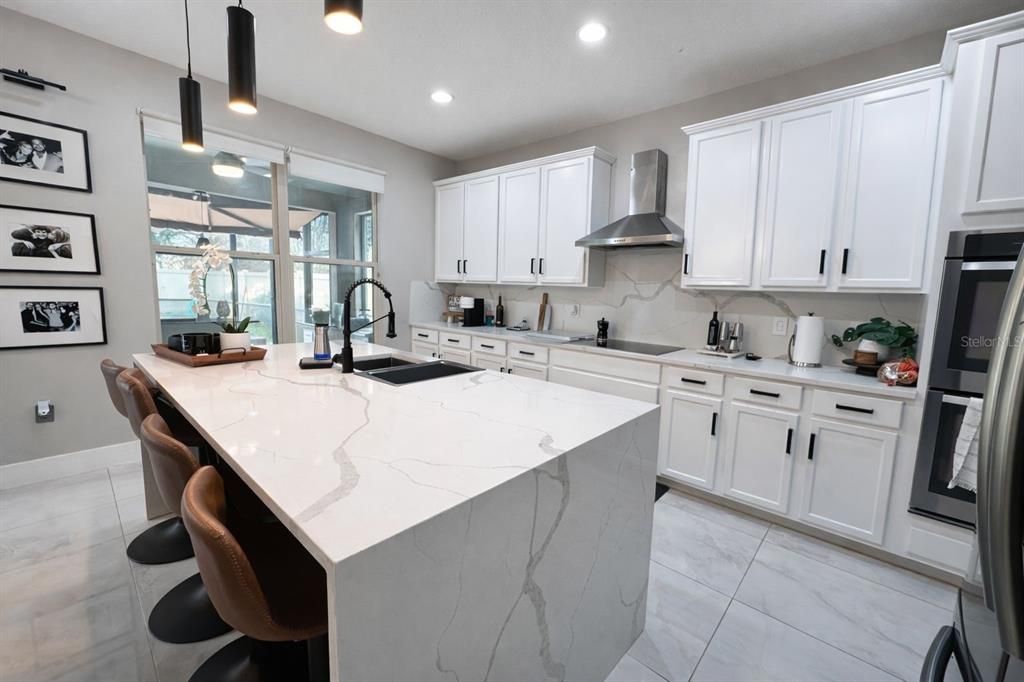 Activo con contrato: $915,000 (4 camas, 3 baños, 2988 Pies cuadrados)
