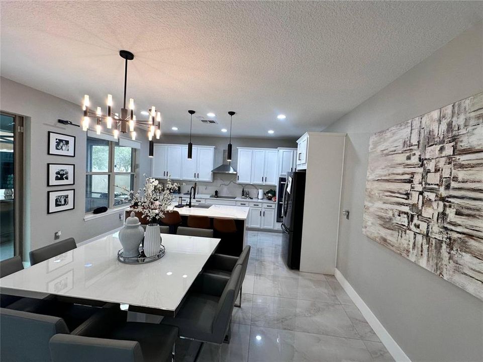 Activo con contrato: $915,000 (4 camas, 3 baños, 2988 Pies cuadrados)
