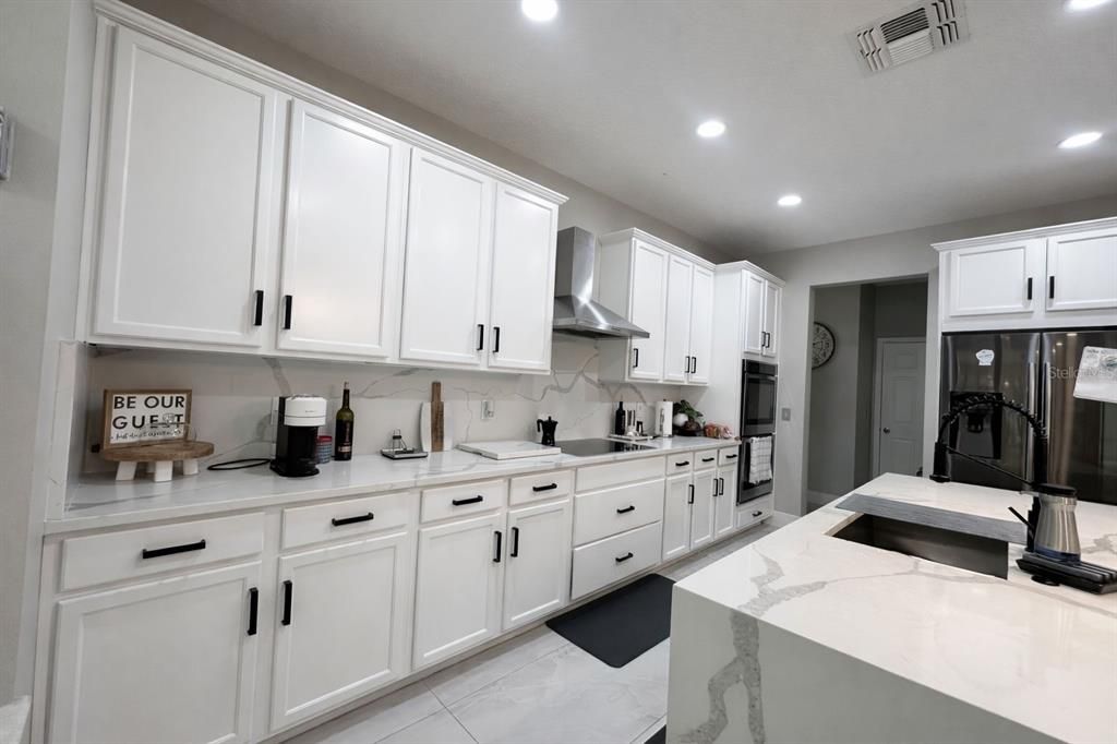 Activo con contrato: $915,000 (4 camas, 3 baños, 2988 Pies cuadrados)