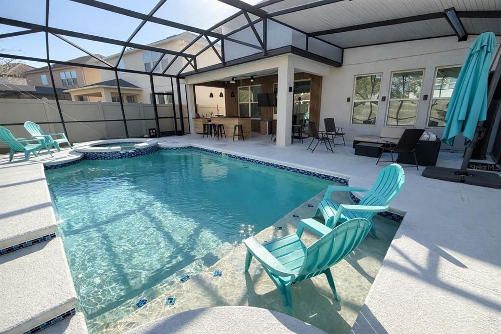 Activo con contrato: $915,000 (4 camas, 3 baños, 2988 Pies cuadrados)