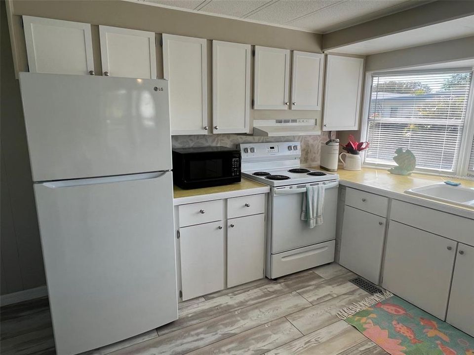 На продажу: $98,000 (2 спален, 2 ванн, 672 Квадратных фут)