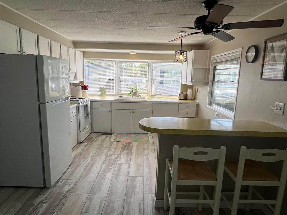 На продажу: $98,000 (2 спален, 2 ванн, 672 Квадратных фут)