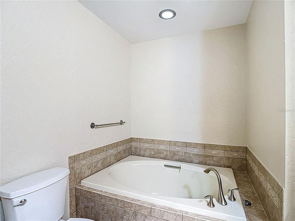 En Venta: $439,000 (2 camas, 2 baños, 1600 Pies cuadrados)