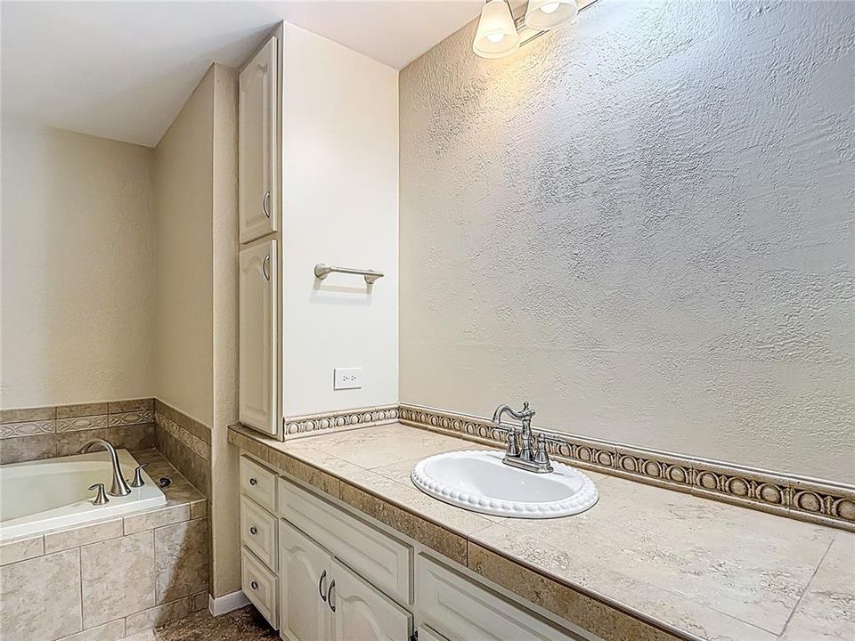 En Venta: $439,000 (2 camas, 2 baños, 1600 Pies cuadrados)