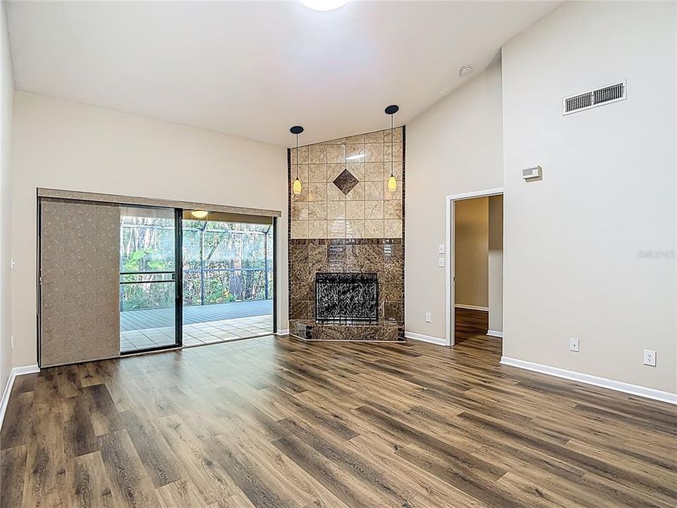 En Venta: $439,000 (2 camas, 2 baños, 1600 Pies cuadrados)