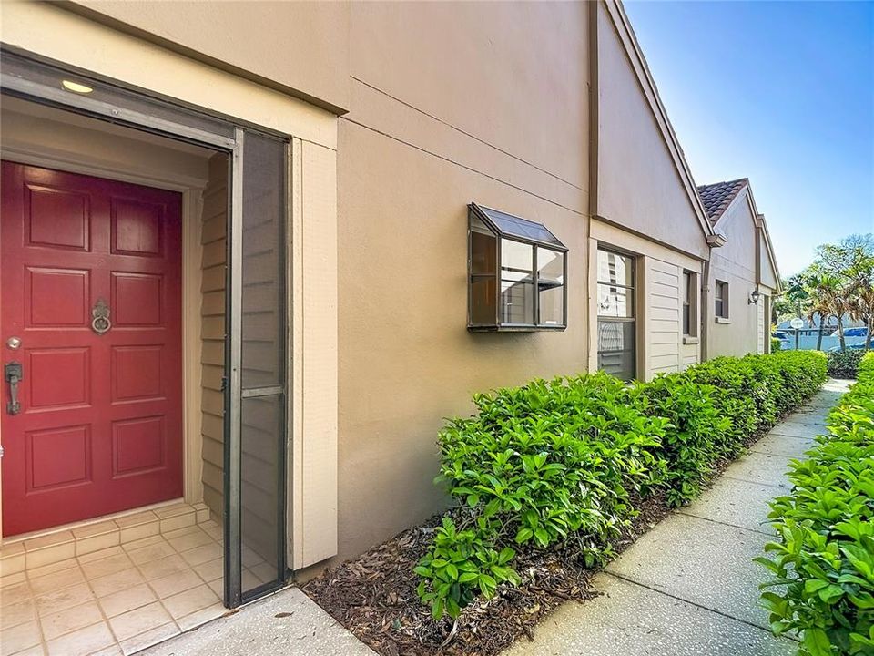 En Venta: $439,000 (2 camas, 2 baños, 1600 Pies cuadrados)