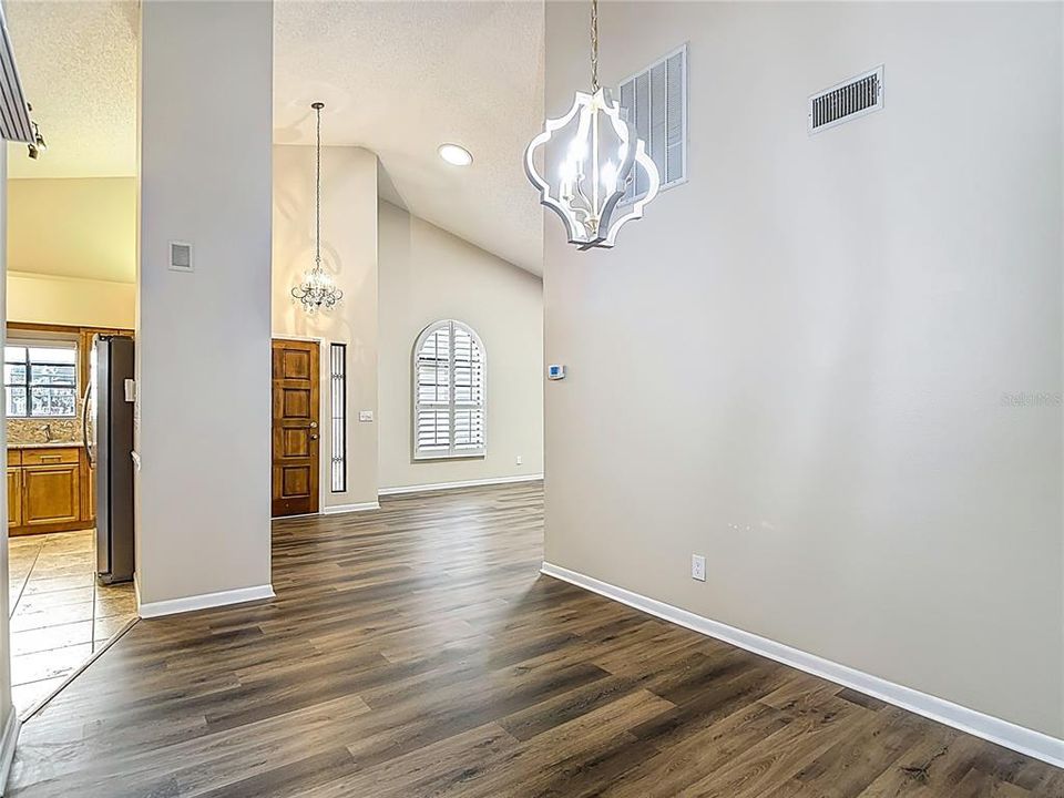 En Venta: $439,000 (2 camas, 2 baños, 1600 Pies cuadrados)