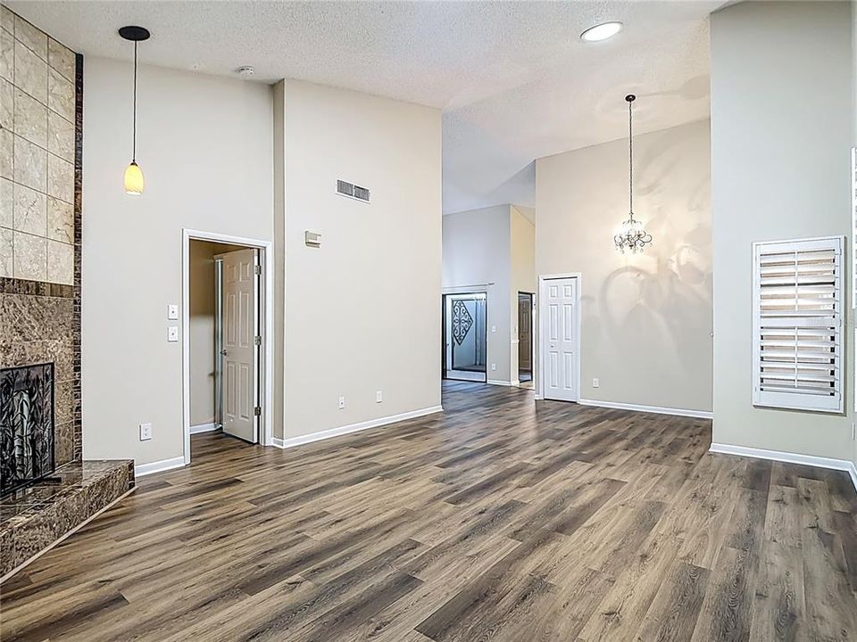 En Venta: $439,000 (2 camas, 2 baños, 1600 Pies cuadrados)