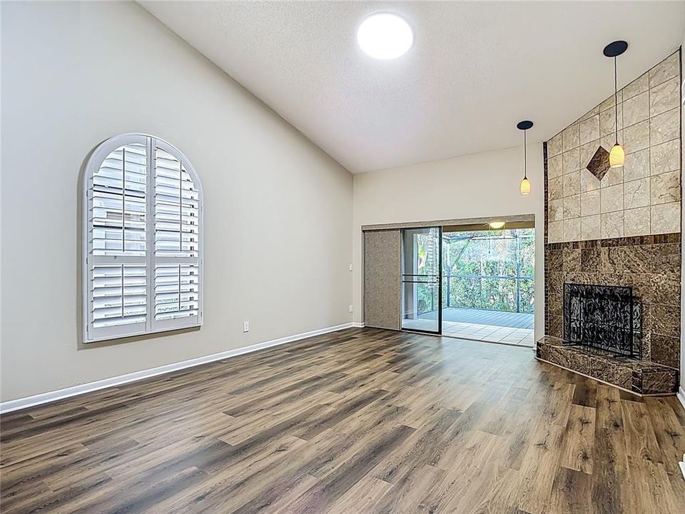 En Venta: $439,000 (2 camas, 2 baños, 1600 Pies cuadrados)