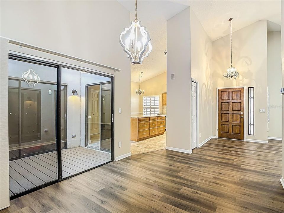 En Venta: $439,000 (2 camas, 2 baños, 1600 Pies cuadrados)