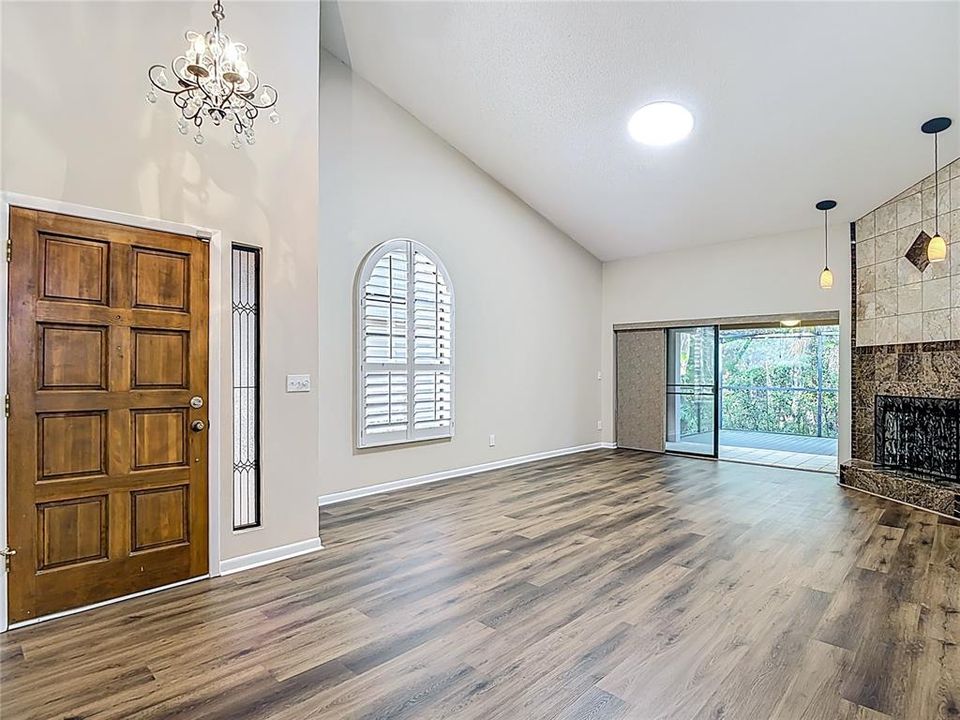 En Venta: $439,000 (2 camas, 2 baños, 1600 Pies cuadrados)