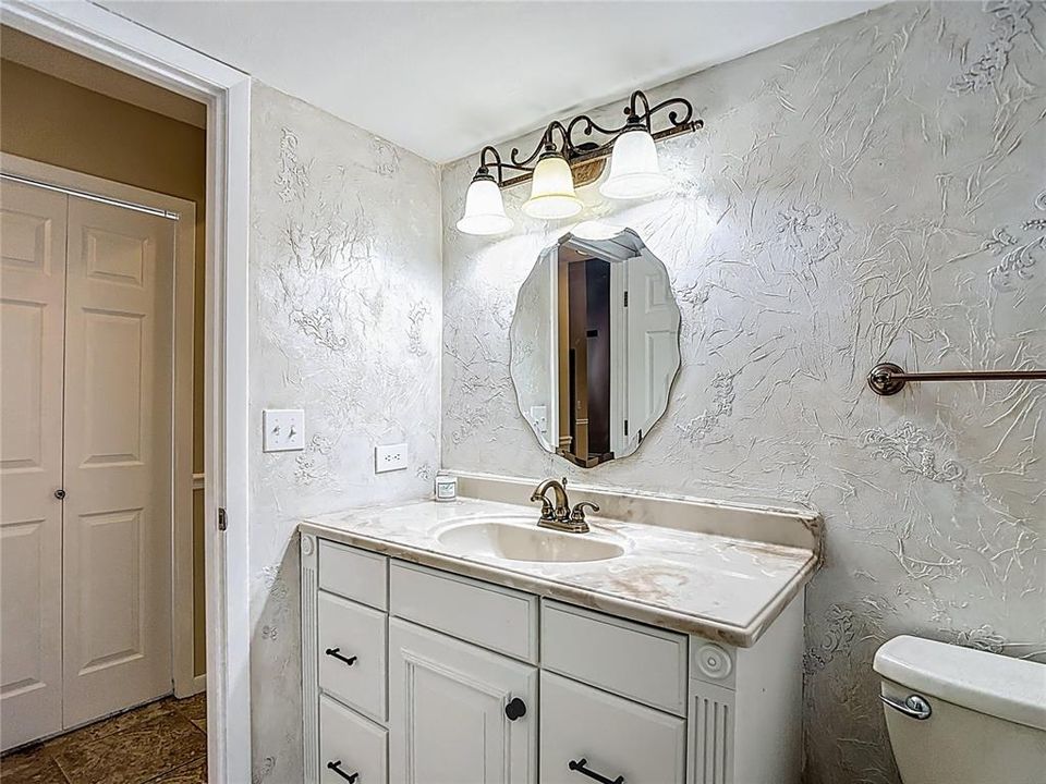 En Venta: $439,000 (2 camas, 2 baños, 1600 Pies cuadrados)