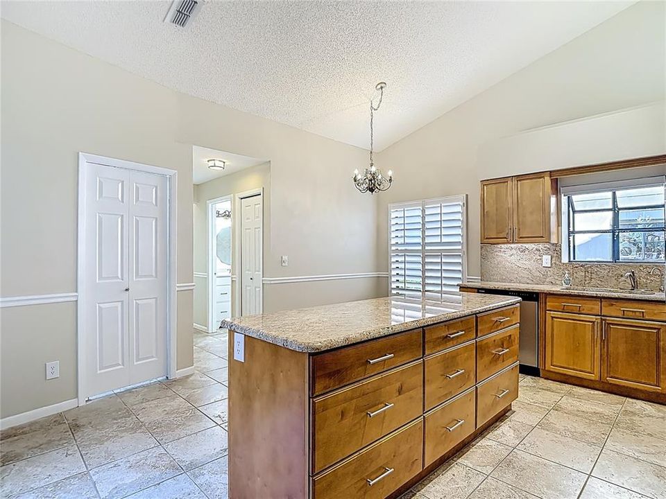 En Venta: $439,000 (2 camas, 2 baños, 1600 Pies cuadrados)