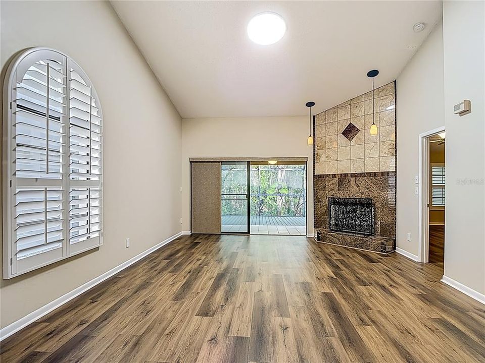 En Venta: $439,000 (2 camas, 2 baños, 1600 Pies cuadrados)