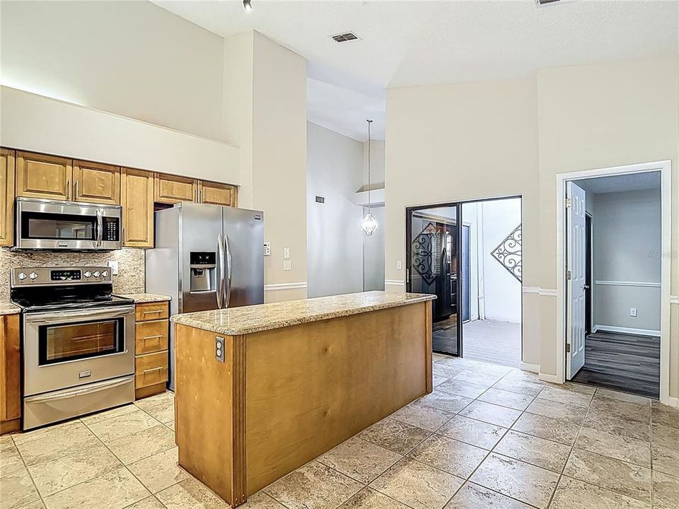 En Venta: $439,000 (2 camas, 2 baños, 1600 Pies cuadrados)