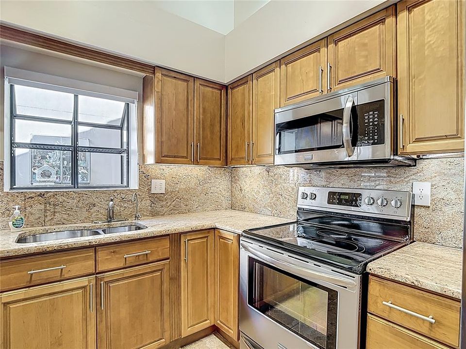 En Venta: $439,000 (2 camas, 2 baños, 1600 Pies cuadrados)