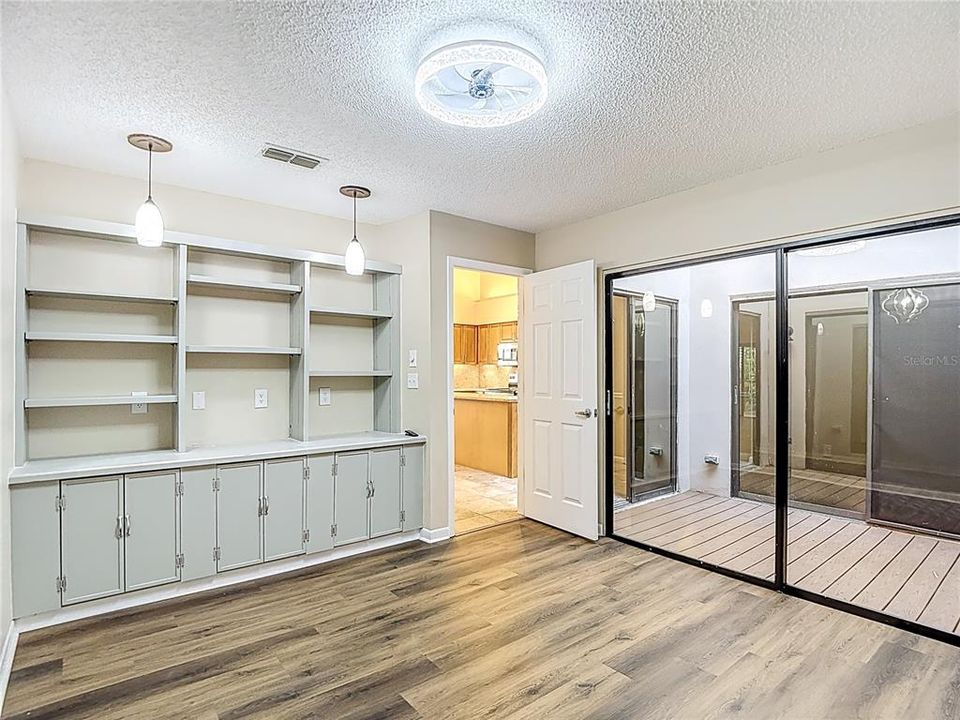 En Venta: $439,000 (2 camas, 2 baños, 1600 Pies cuadrados)