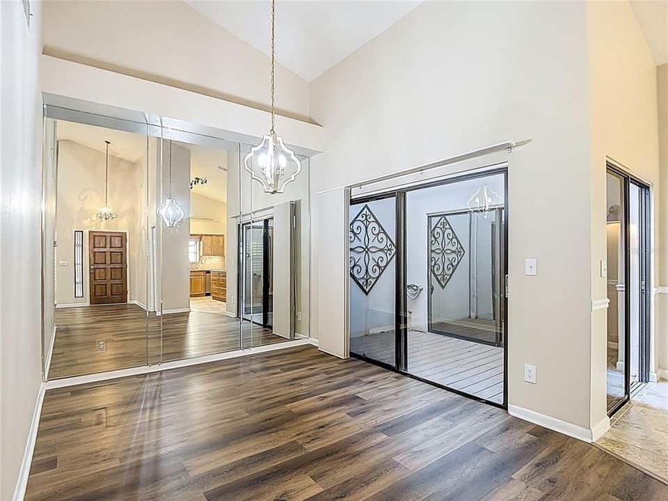 En Venta: $439,000 (2 camas, 2 baños, 1600 Pies cuadrados)