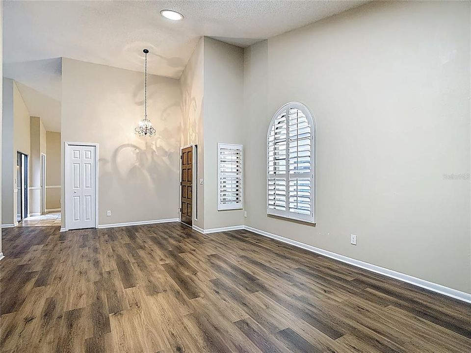 En Venta: $439,000 (2 camas, 2 baños, 1600 Pies cuadrados)