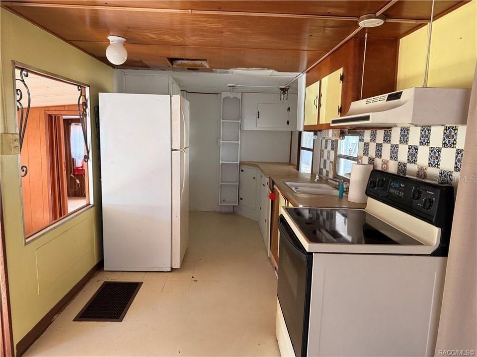 На продажу: $49,900 (1 спален, 1 ванн, 576 Квадратных фут)